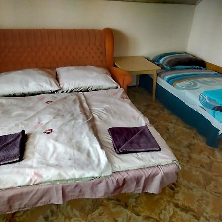 Vadkacsa Apartmanhaz Medencevel Zamardi Bagian luar foto