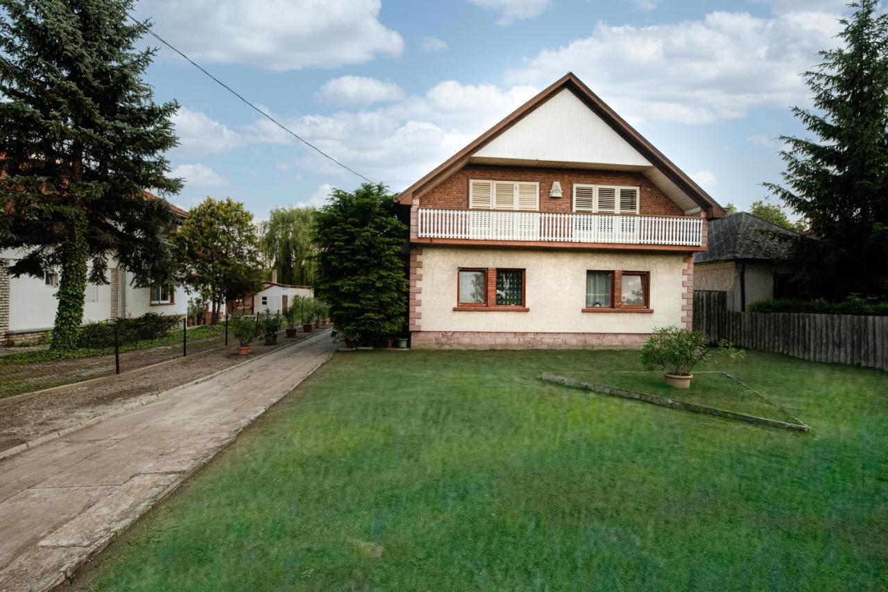 Vadkacsa Apartmanhaz Medencevel Zamardi Bagian luar foto
