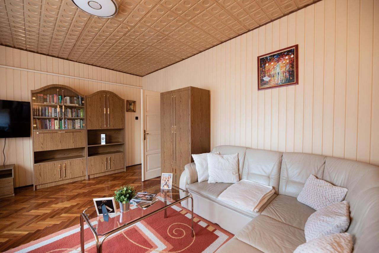 Vadkacsa Apartmanhaz Medencevel Zamardi Bagian luar foto