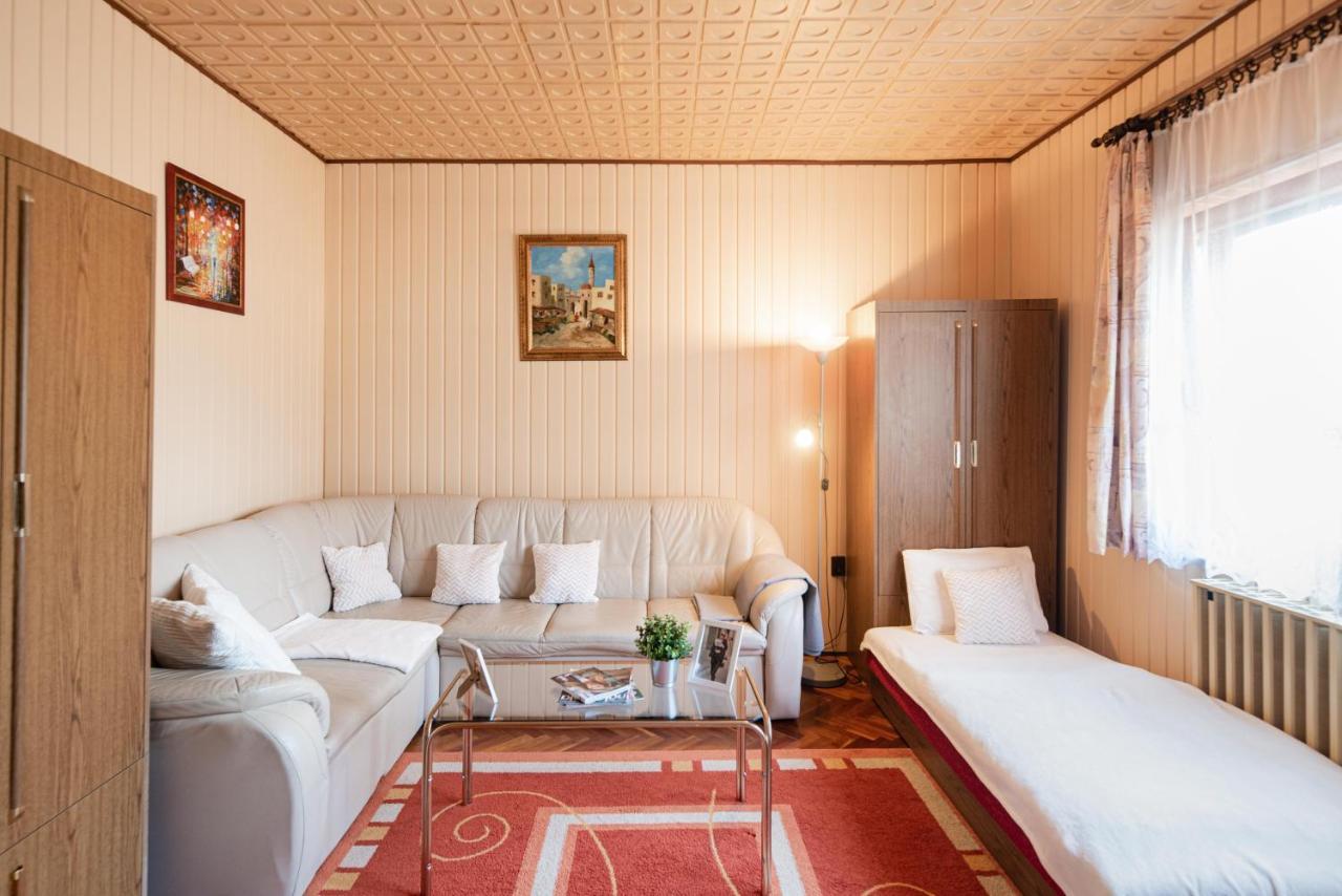 Vadkacsa Apartmanhaz Medencevel Zamardi Bagian luar foto