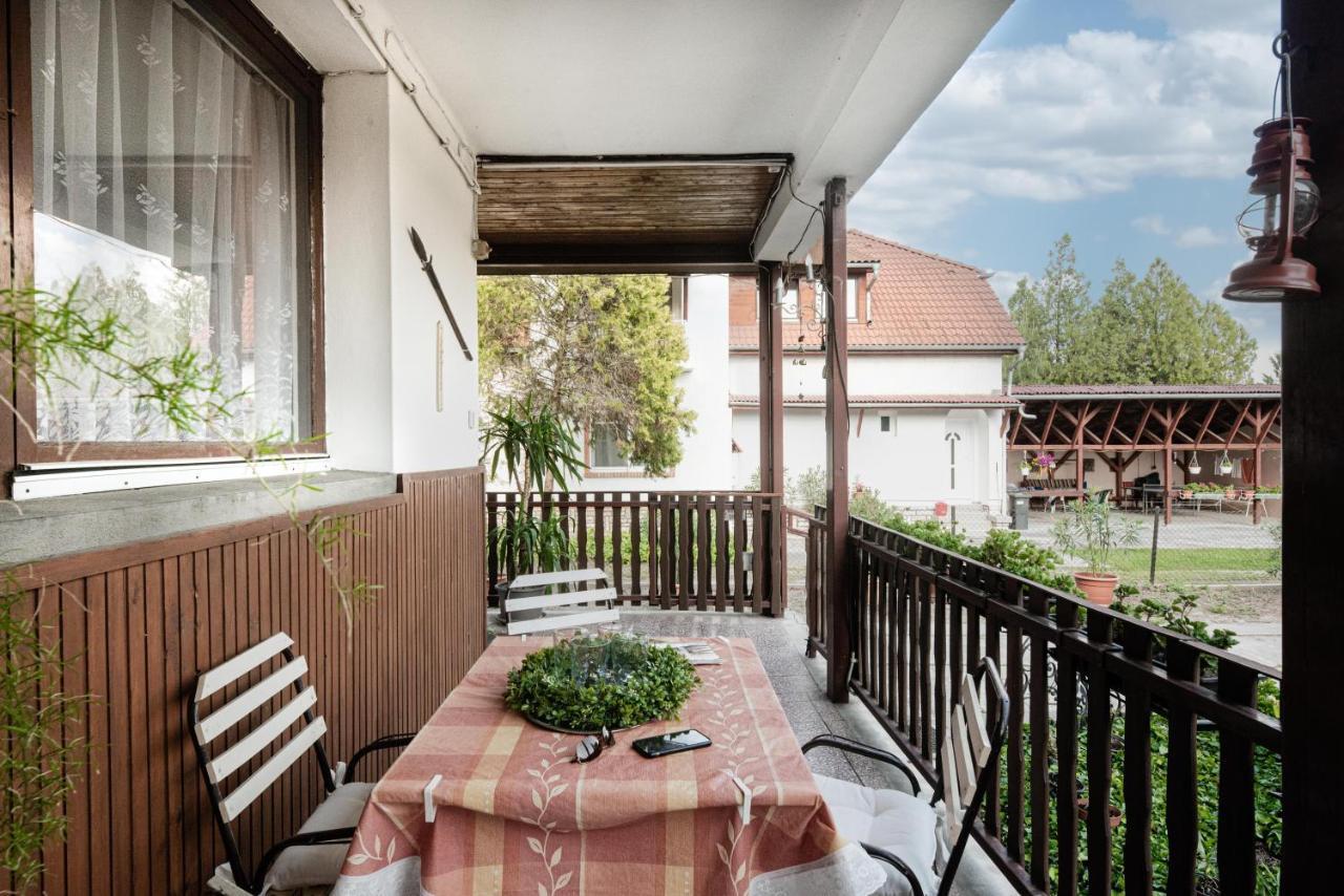 Vadkacsa Apartmanhaz Medencevel Zamardi Bagian luar foto